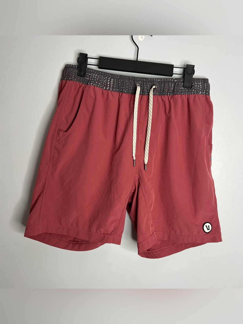 Vuori Kore Shorts 7 Inch Inseam Lined Mens Medium Saltwater Red